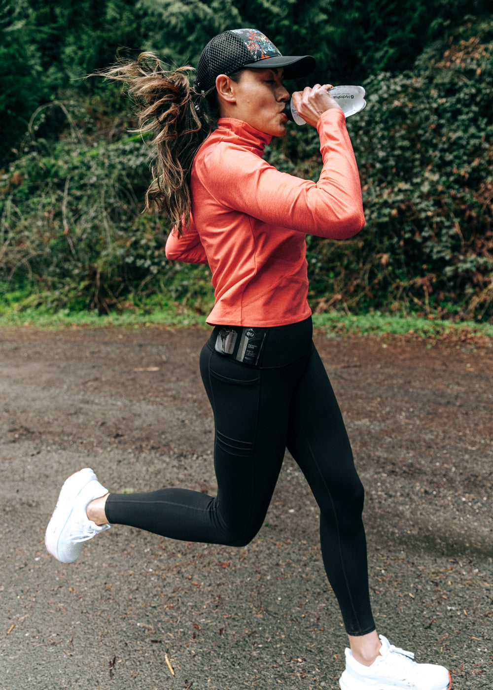 Pocket Jogger Running Tights in Black, woman running 