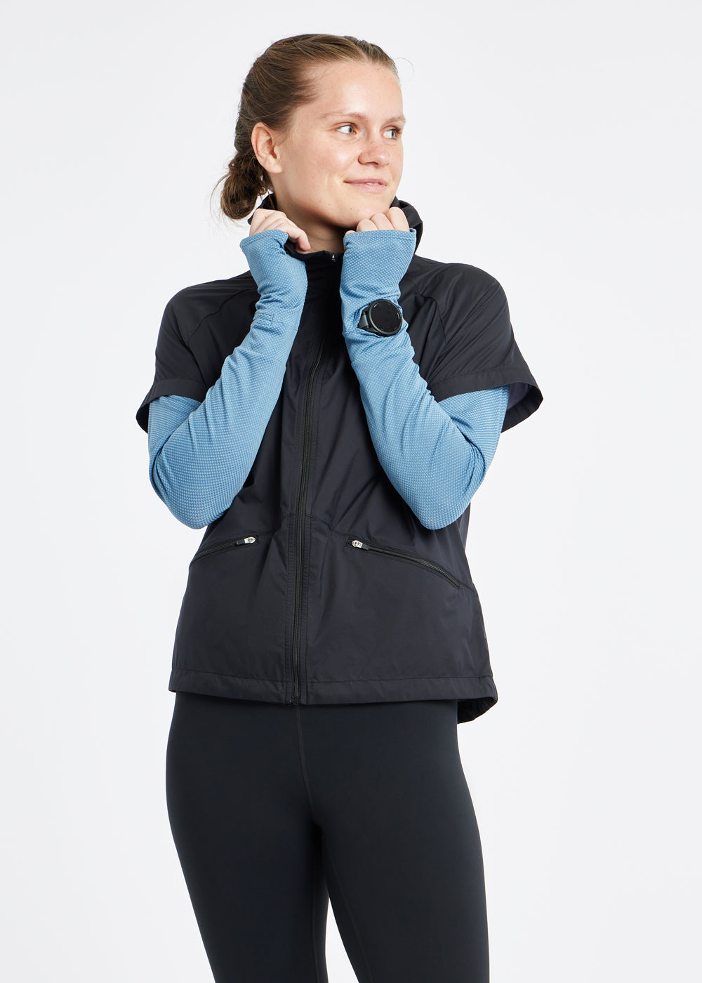 Run Poncho in Black, front 